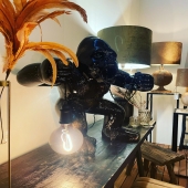 NOUVEAUTÉ 🔔 !
Je vous présente aujourd’hui la dernière pièce de la gamme fonctionnelle & lumineuse « By Swen’Art » 💡✨
Le gorille lumineux, lampe de buffet.
Fait main, en 🇫🇷 et avec amour ♥️! 

Toutes nos pièces sont dispo à l’achat sur commande et personnalisables 🎨

#lampe #lampedesign #luminaire #gorille #lampedesalon #lampebuffet #lampecentredetable #centredetable #ampoule #salon #statue #statuefonctionnelle #animalstatue #decorationinterieur #decoration #decorationideas #faitenfrance🇫🇷 #faitalamain #faitavecamour❤️ #decoration